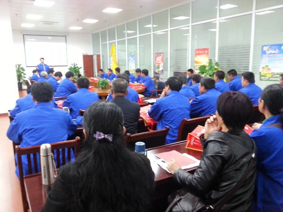 山东日照种粮大户来红四方复合肥厂家参观。