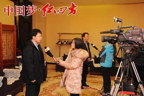 媒体争相采访 媒体争相采访