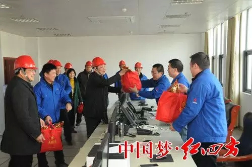 公司领导慰问生产调度中心员工 公司领导慰问生产调度中心员工